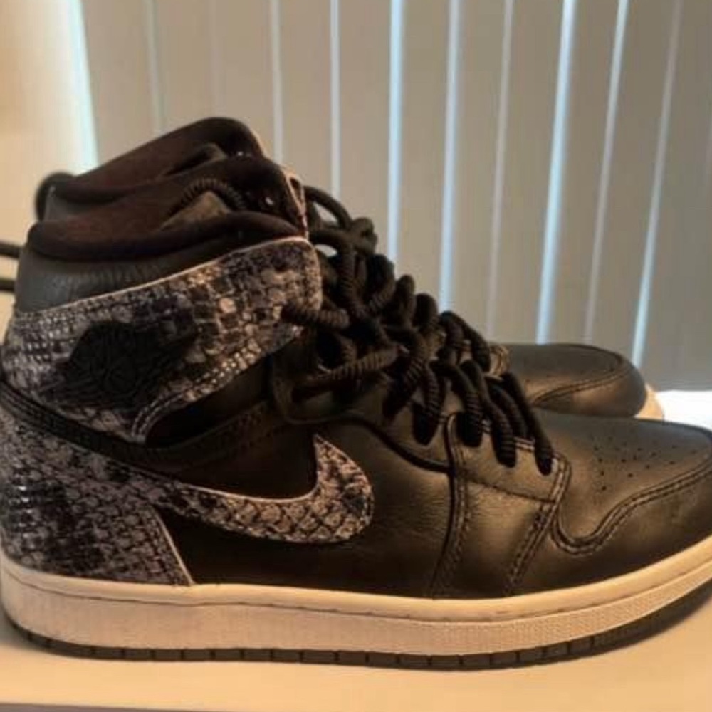 AIR JORDAN 1 HIGH PREMIUM “SNAKESKIN” RELEASES FOR THE LADIES